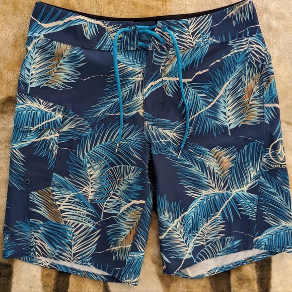 Volcom Board Shorts - Picture 1 of 2